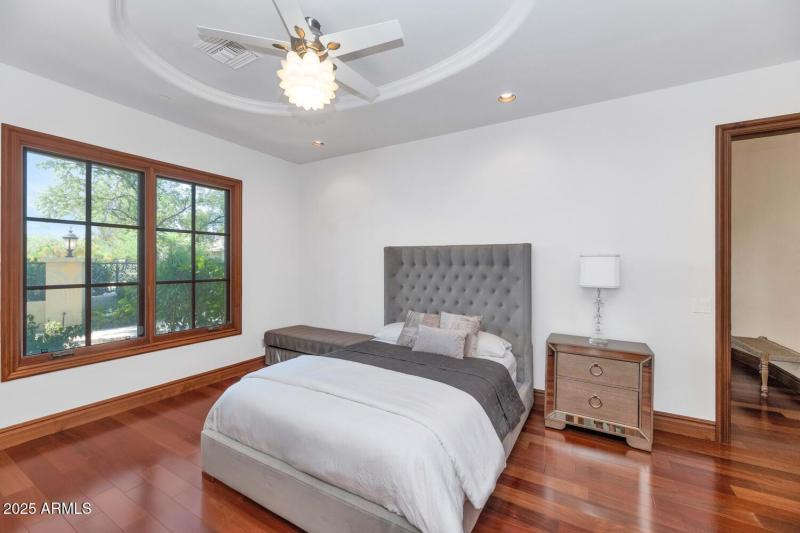 6730 E Sunnyvale Rd-large-037-050-6730 E