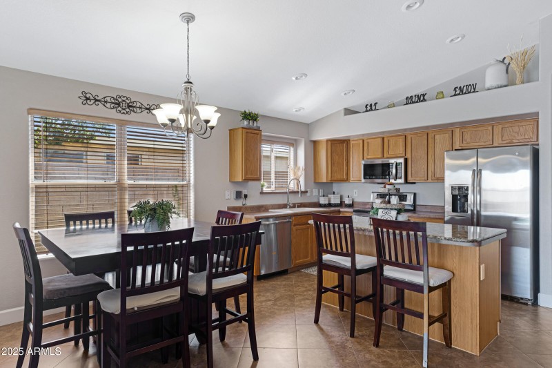 Kitchen & Dining