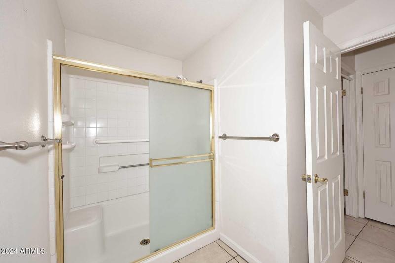 2nd Primar Rm-Ensuite-Shower
