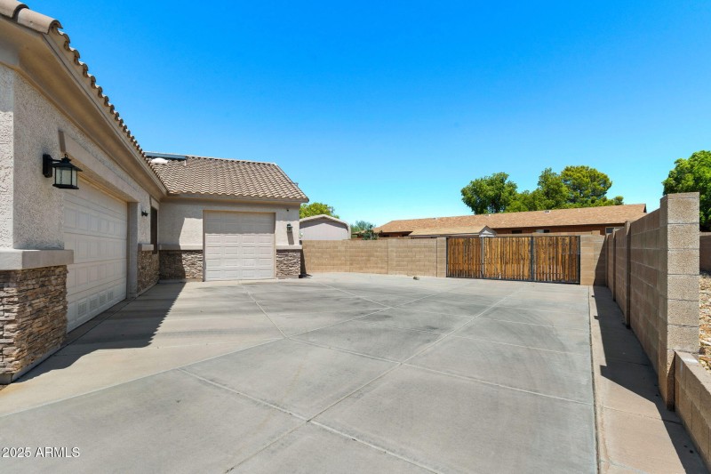 03__11518 E Enrose St