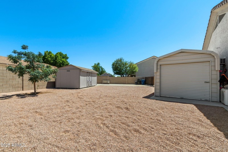 37__11518 E Enrose St