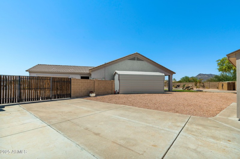 38__11518 E Enrose St