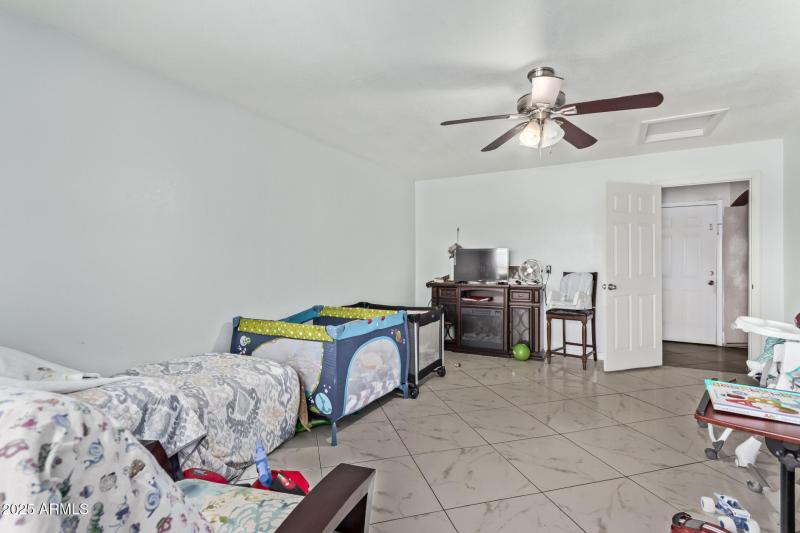 Guest Bed/ PlayRoom 2