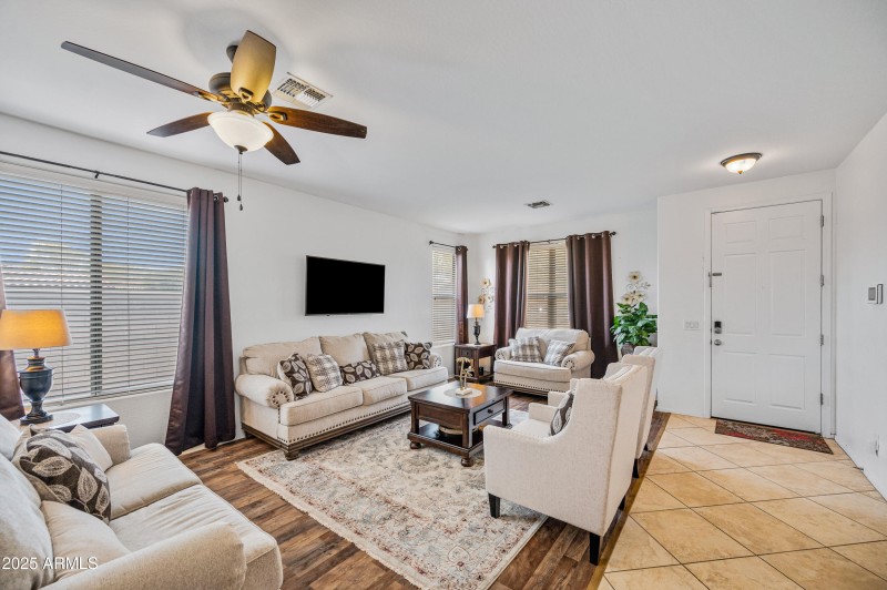 43579 W Sansom Dr-10