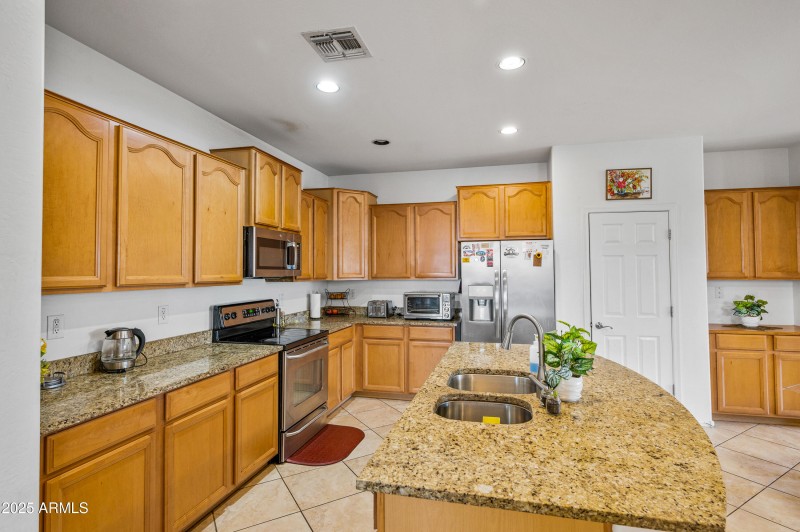 43579 W Sansom Dr-14