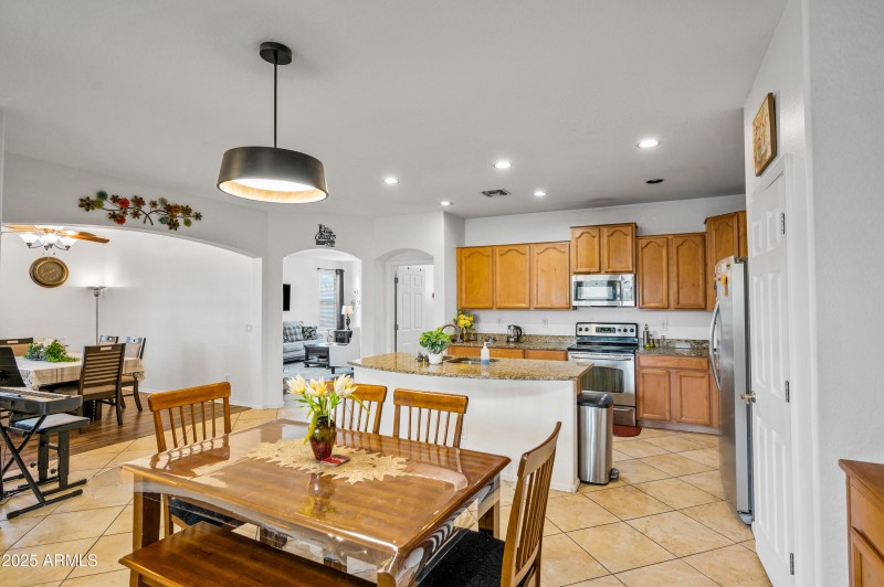 43579 W Sansom Dr-15