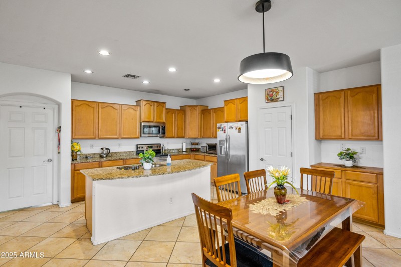 43579 W Sansom Dr-16