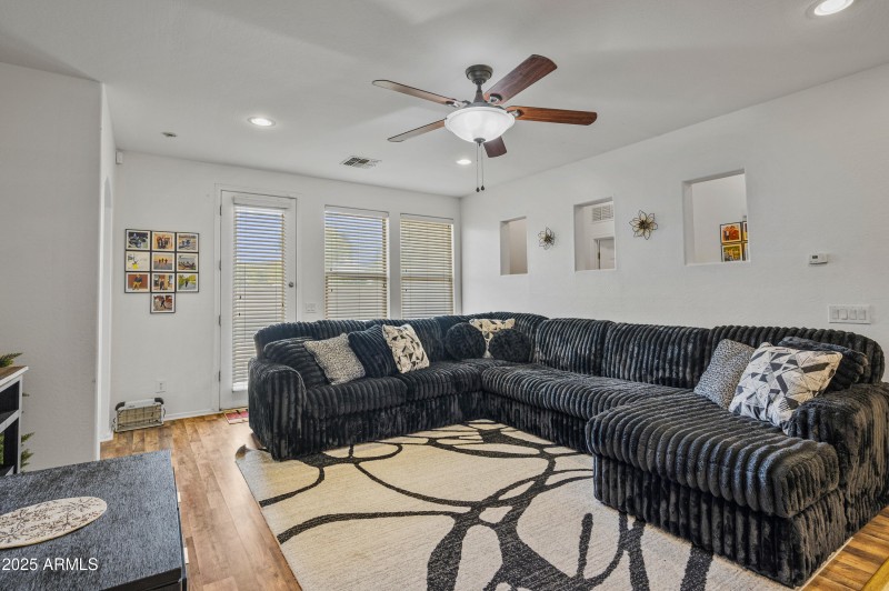 43579 W Sansom Dr-18