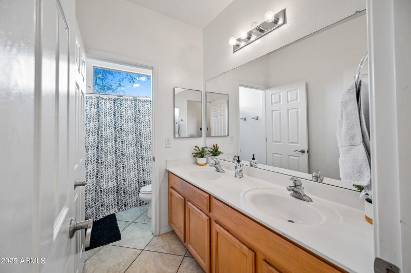 43579 W Sansom Dr-30