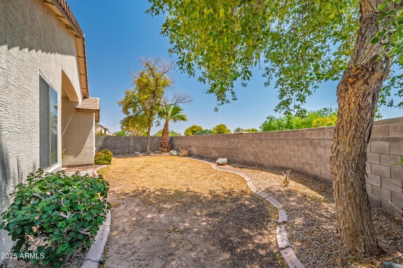 43579 W Sansom Dr-38