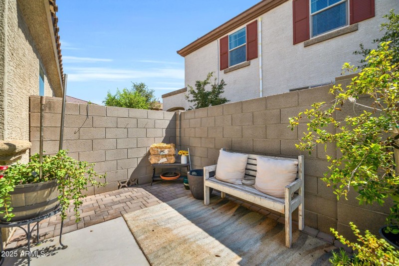 12038 W Davis Ln-3