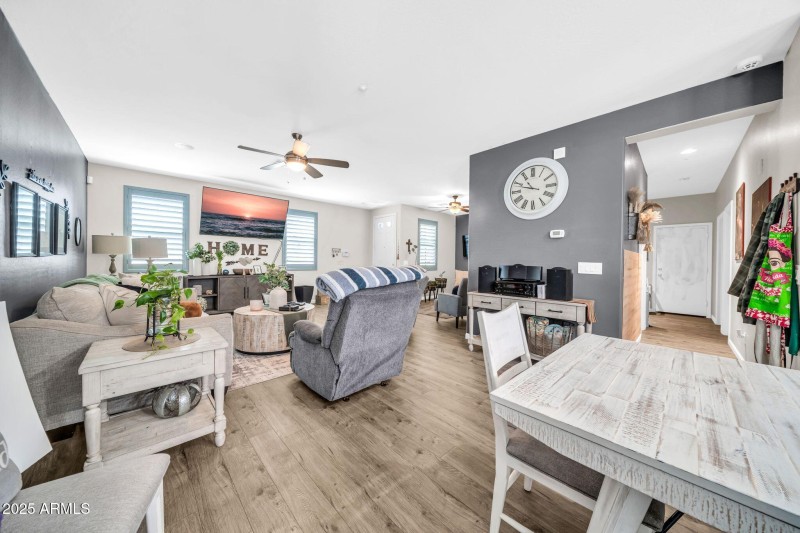 12038 W Davis Ln-6