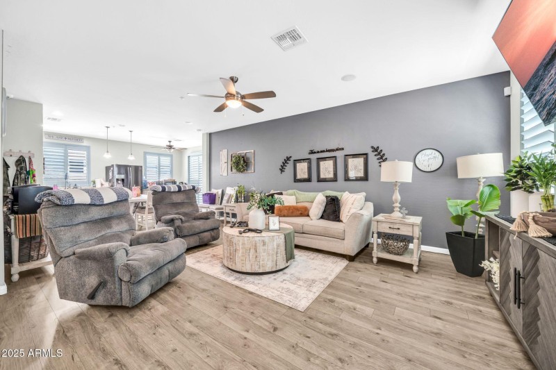 12038 W Davis Ln-8