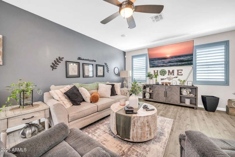 12038 W Davis Ln-9