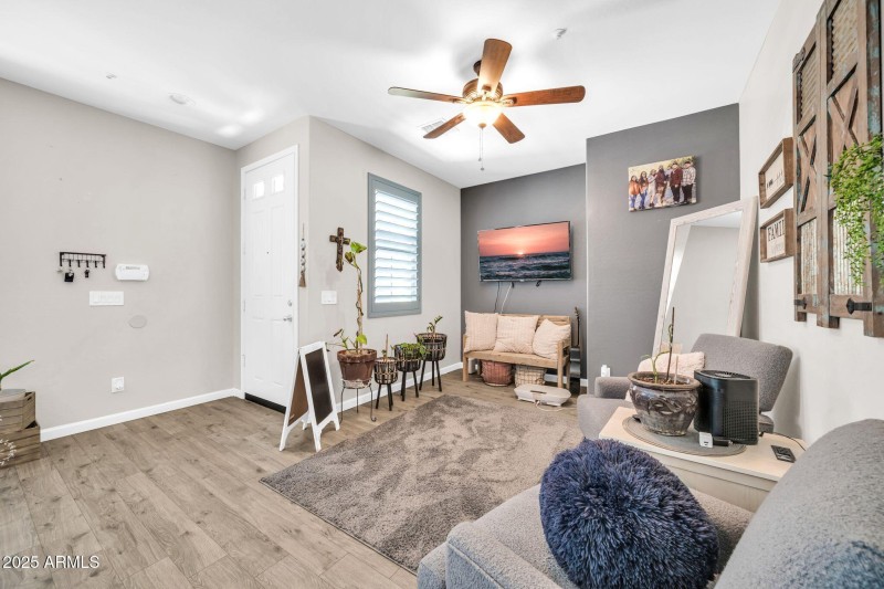 12038 W Davis Ln-11