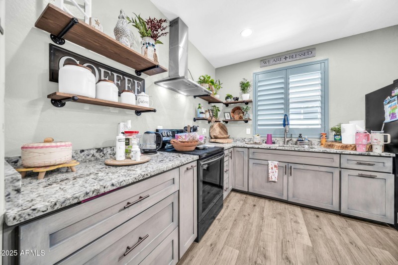 12038 W Davis Ln-12