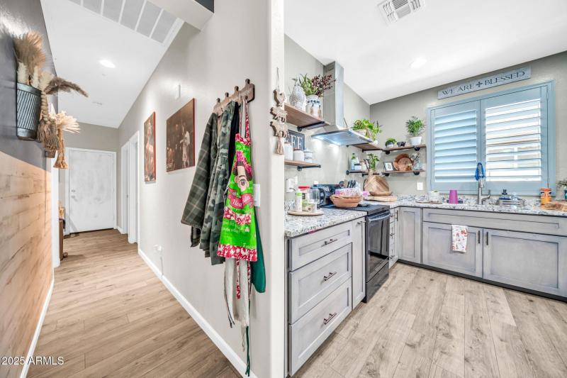 12038 W Davis Ln-13