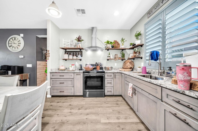 12038 W Davis Ln-14