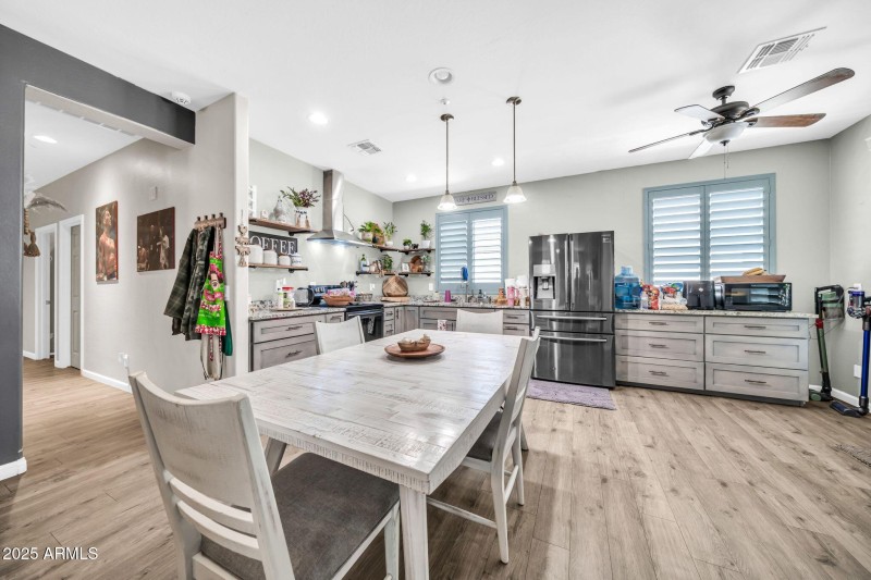 12038 W Davis Ln-16