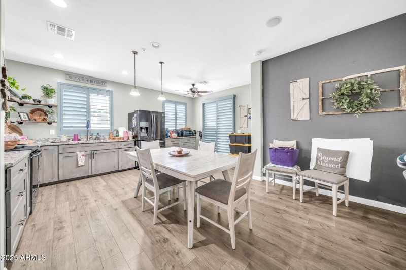 12038 W Davis Ln-17