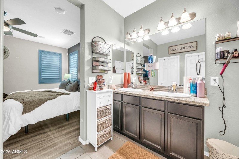 12038 W Davis Ln-19