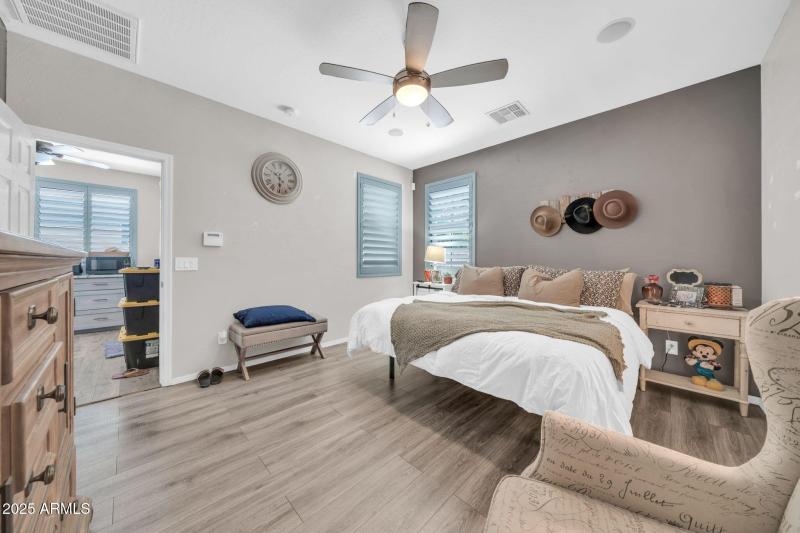 12038 W Davis Ln-21