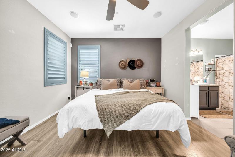 12038 W Davis Ln-22