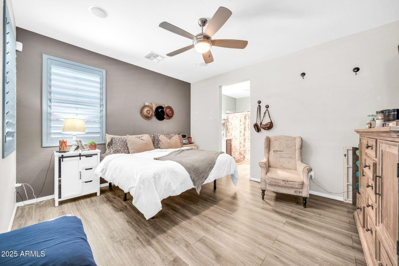 12038 W Davis Ln-23