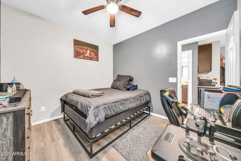 12038 W Davis Ln-25