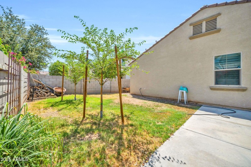 12038 W Davis Ln-32