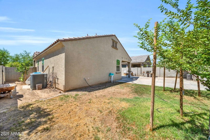12038 W Davis Ln-33