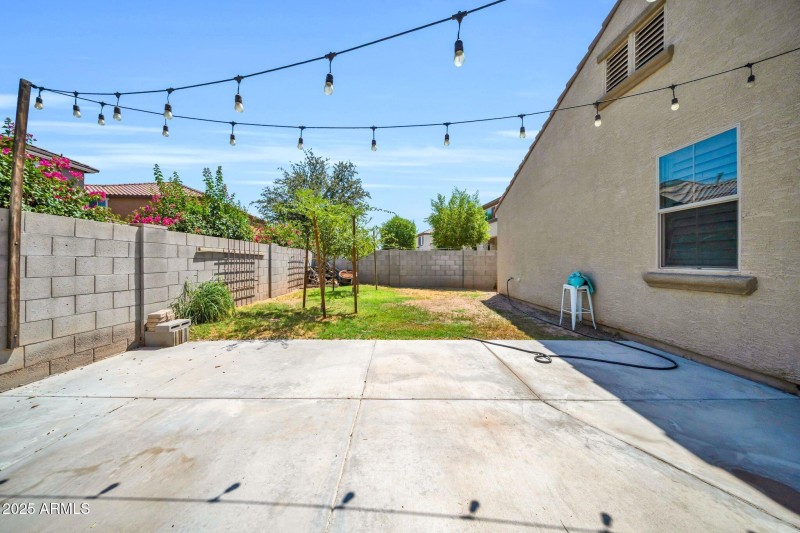 12038 W Davis Ln-35