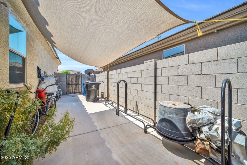 12038 W Davis Ln-37