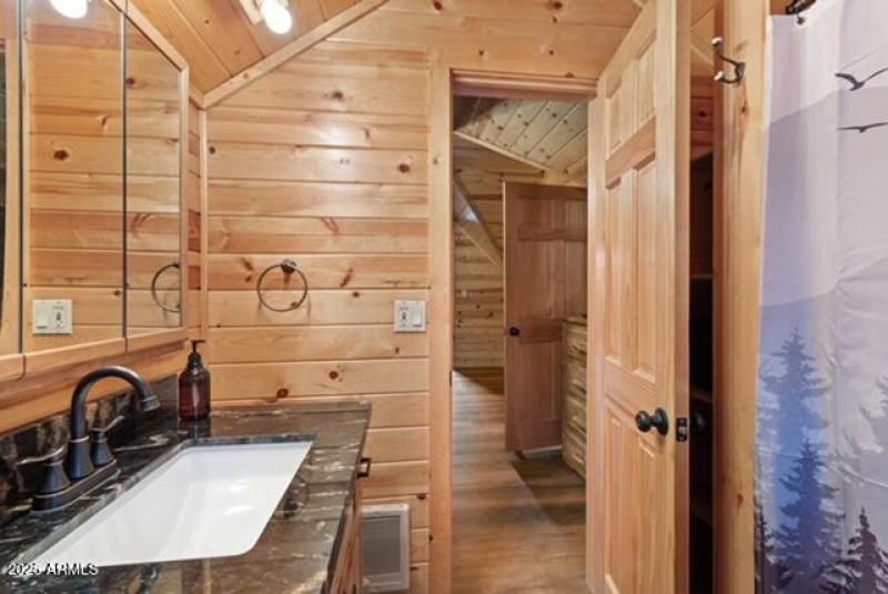 Bathroom 2-2343 E Dovetail Trail, Overga