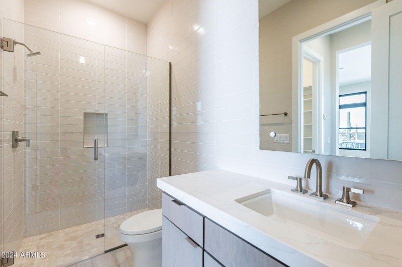 Guest Casita Bath