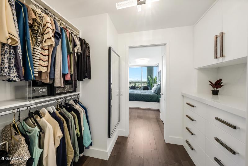 Primary suite closet