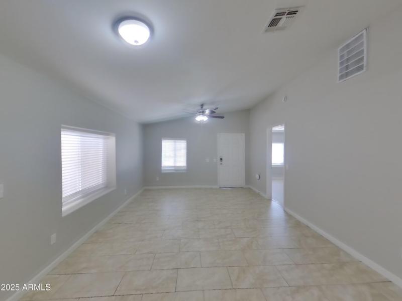 1_pc_qXaX0c2I5Z_nbM49TYzxk_other_room_dq