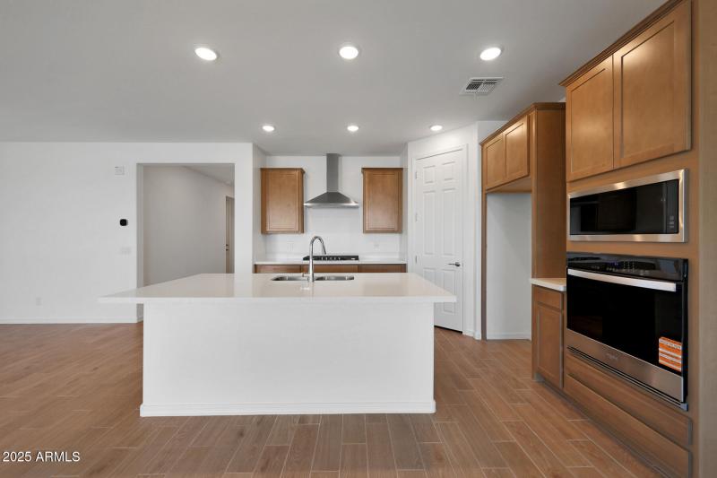 PHX_Landmarke_Lot 1069_AZure_823_kitchen