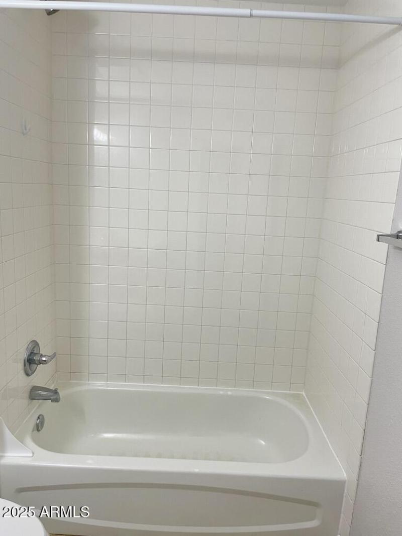 14 Hall Bath 14823 N 60th Ave