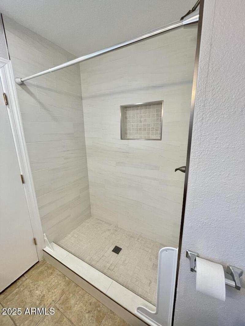 18 Master Bath 14823 N 60th Ave