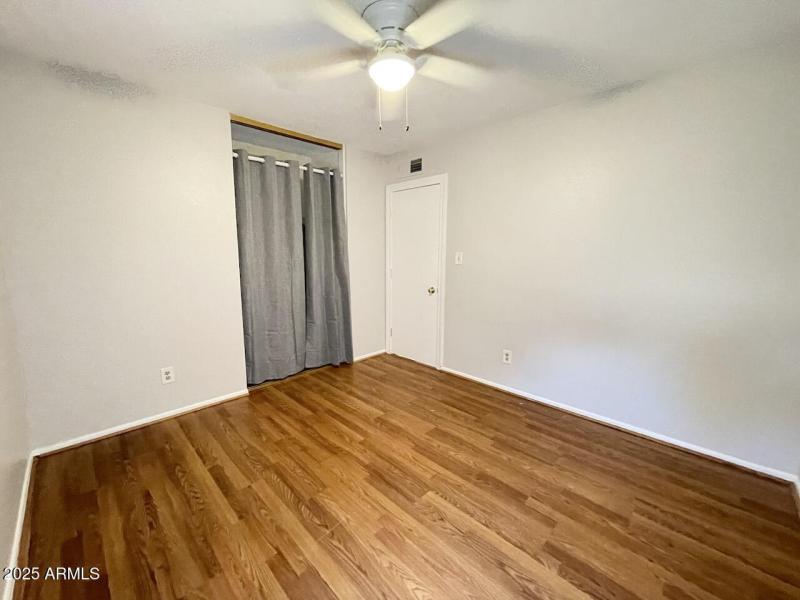 21 Bed 3. 14823 N 60th Ave