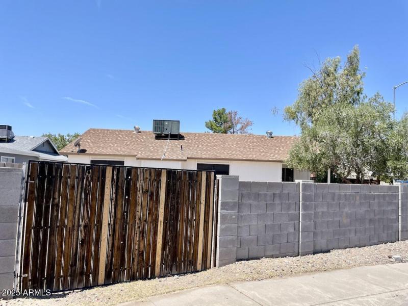 23 Back Gate 14823 N 60th Ave