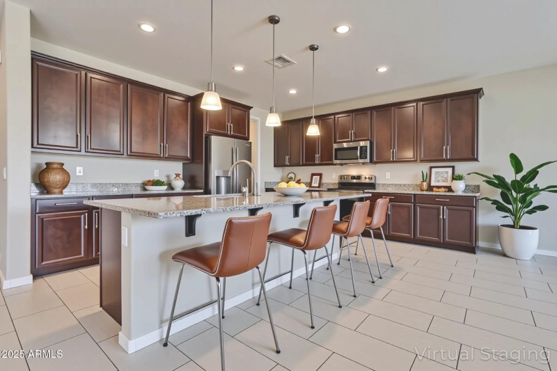 Kitchen island w/ barstools
