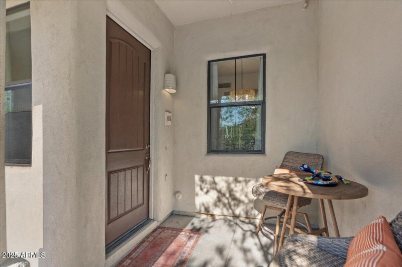 06-Front entry