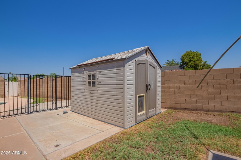 Shed w/AC