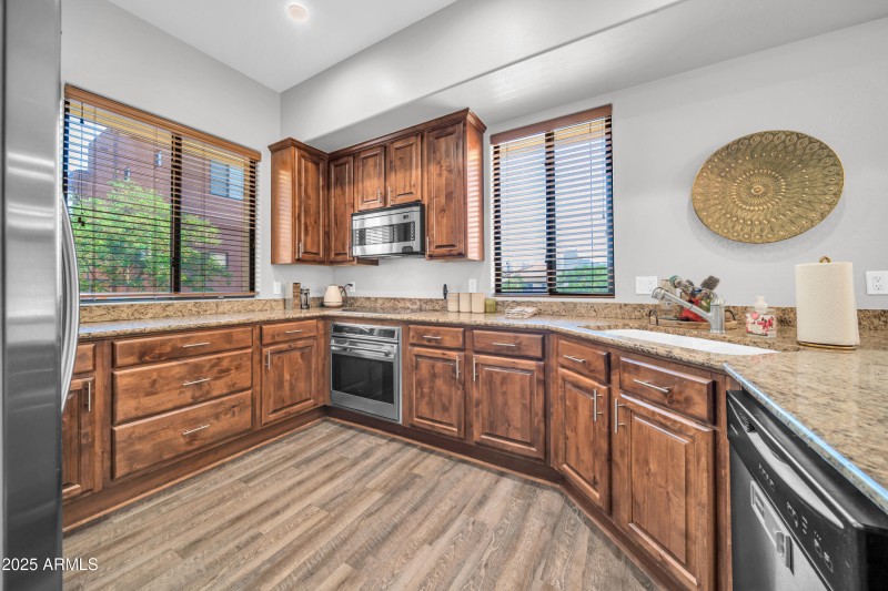 9551 E Redfield Rd-16