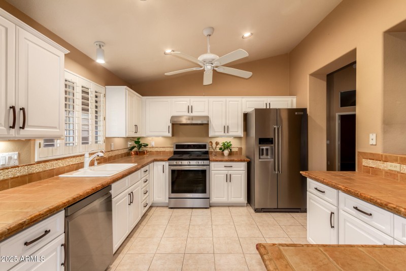 Kitchen w/new dishwasher and range