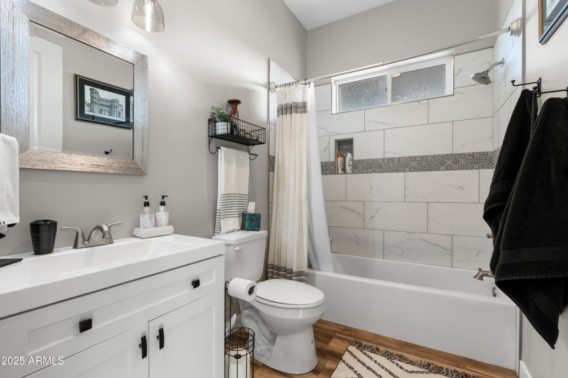 28-Guest Bathroom