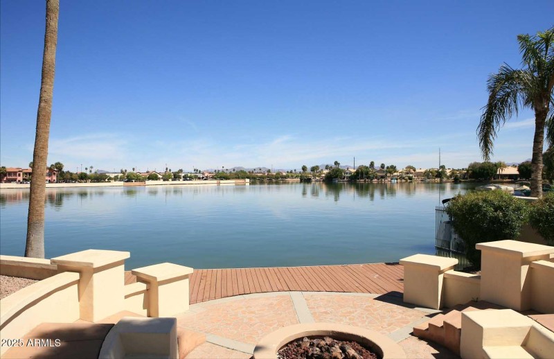 Val Vista Lakes-Community Lake