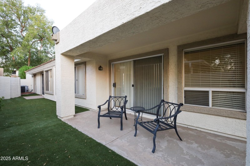 11840 N 40th Way. House Side Yard 2